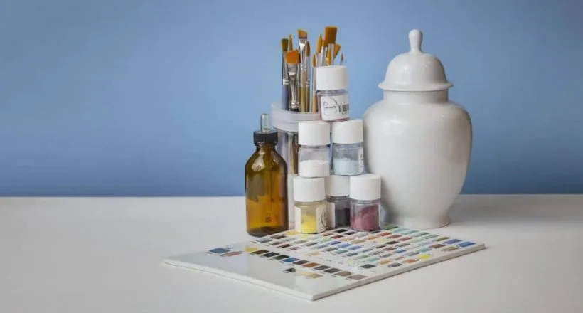 Le 5 cose per iniziare a dipingere su porcellana